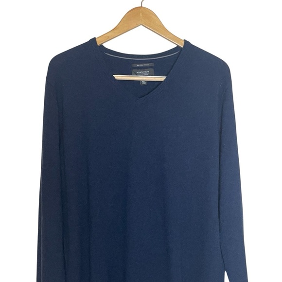 Nordstrom Men’s 100% Italian Cashmere Navy Blue Sweater XL Extra Large V-Neck - Picture 2 of 8